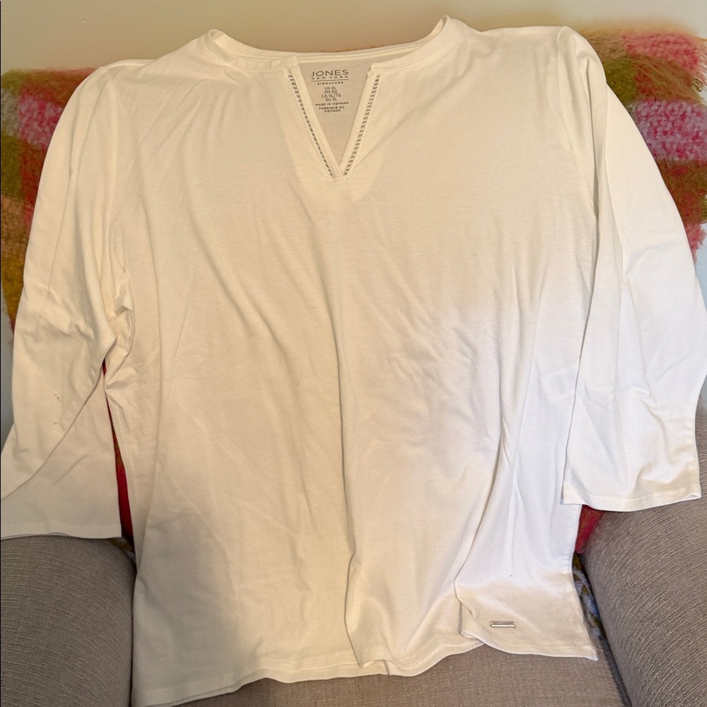 NWOT Jones New York White Long Sleeve V‑Neck Shirt